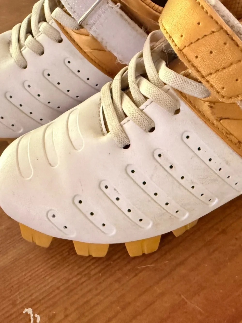 Sooneya Baseball Cleats - Kids Size 1 Gold